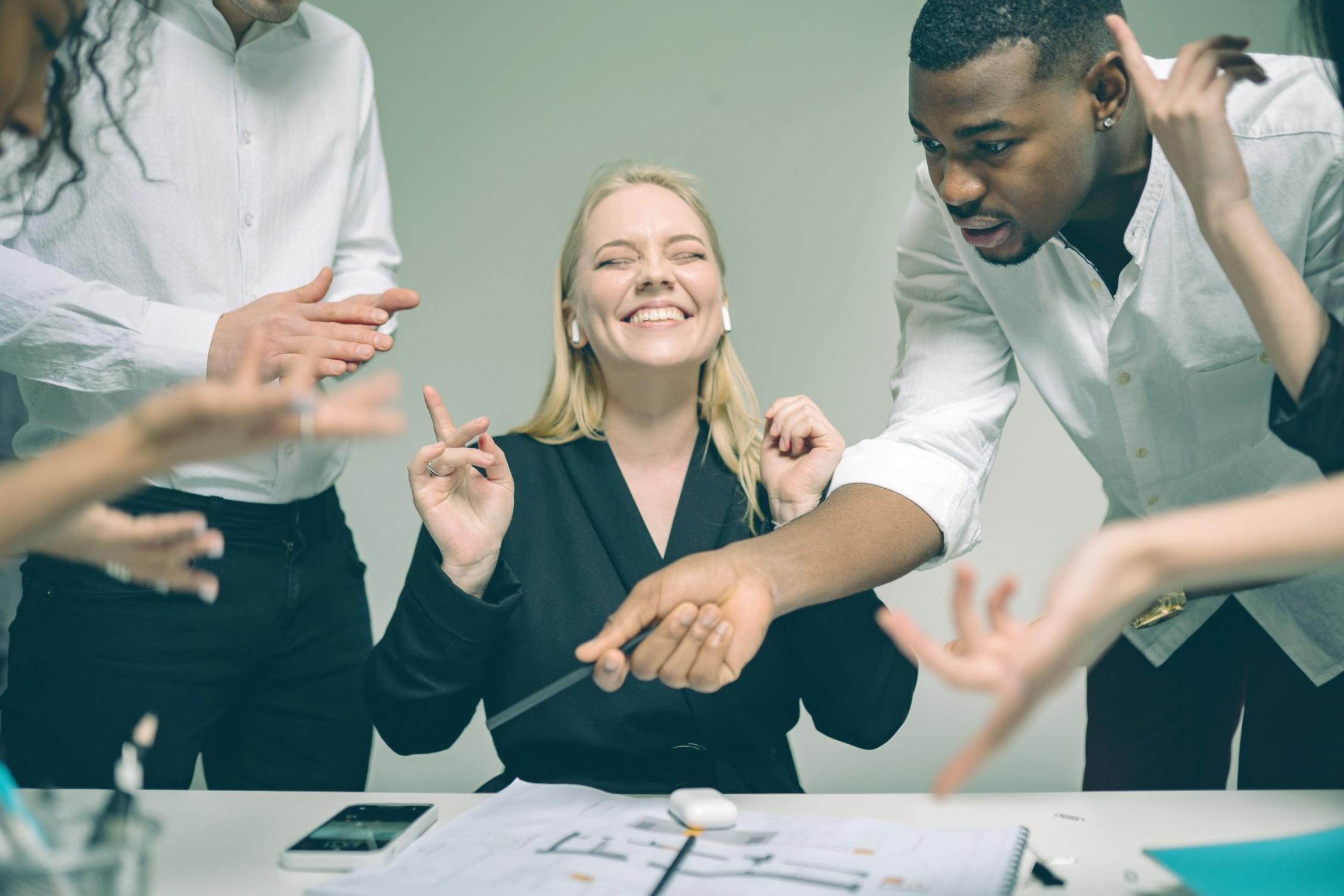 Expert demonstreert budgetautomatisering tijdens live webinar