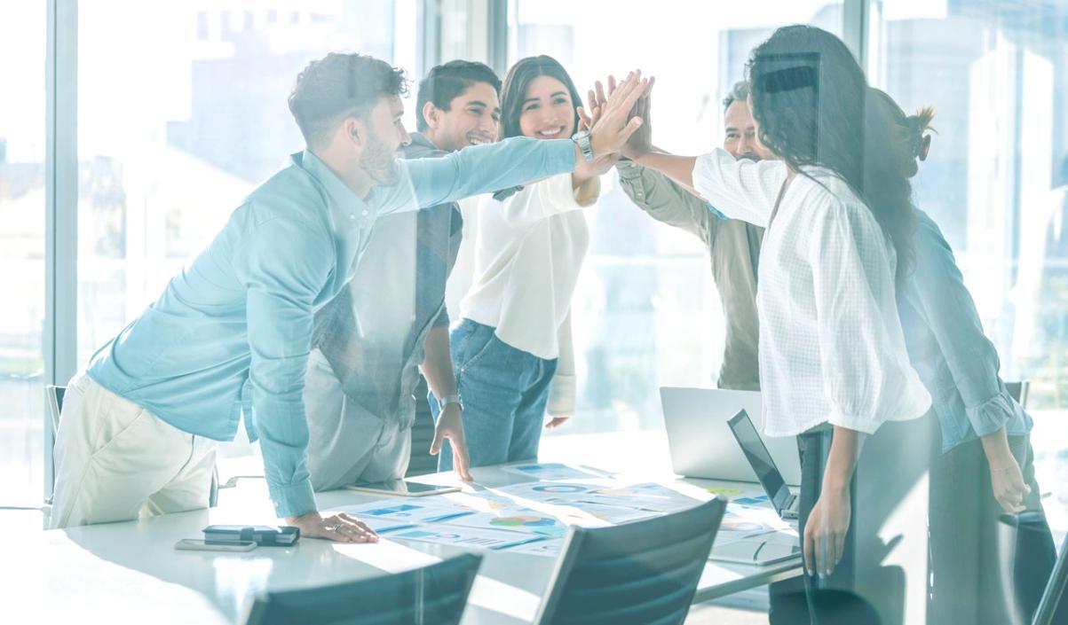 Deelnemers stellen vragen tijdens interactieve webinar-sessie